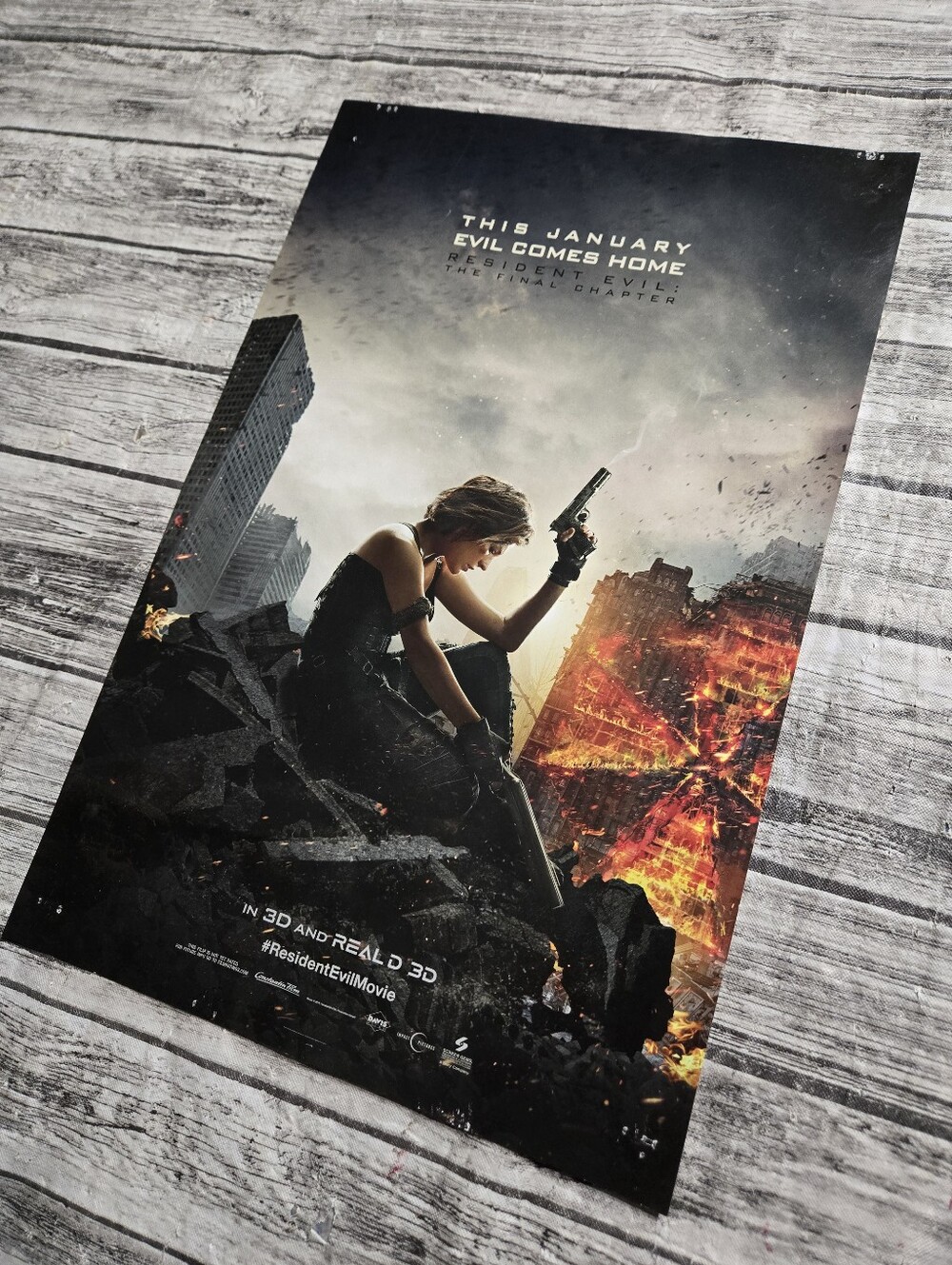 11x17 Resident Evil The Final Chapter Movie Poster Good Condition Minor Flaws Ta